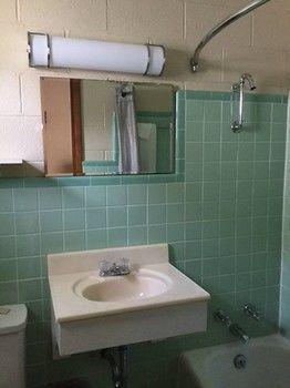 Economy Motel 2*